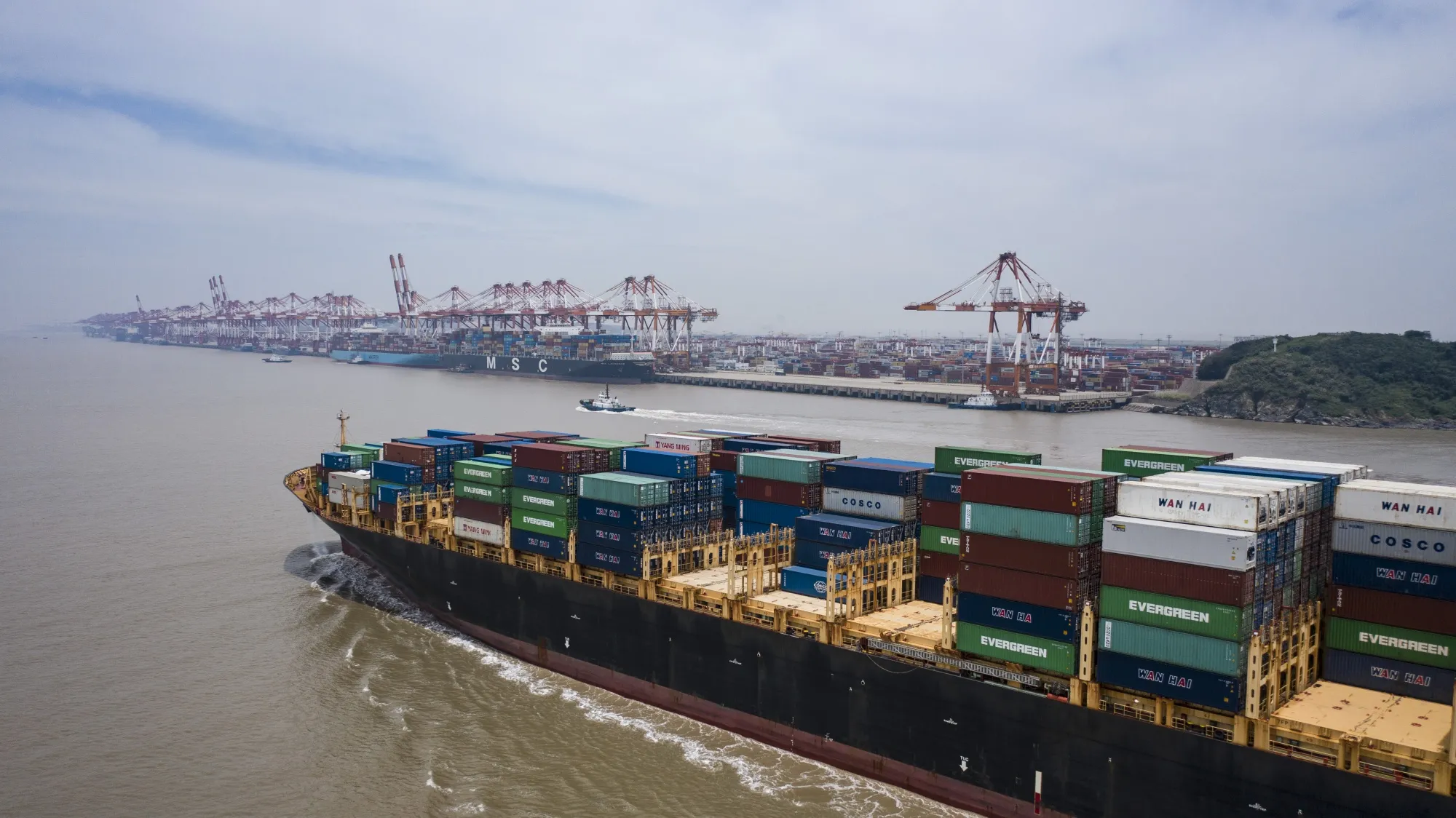 A cargo vessel&nbsp;approaches the Yangshan Deepwater Port in Shanghai.