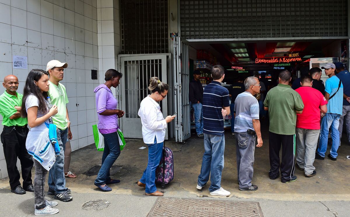 Venezuelan Bakers in Government Cross-Hairs as Bread Lines Grow - Bloomberg