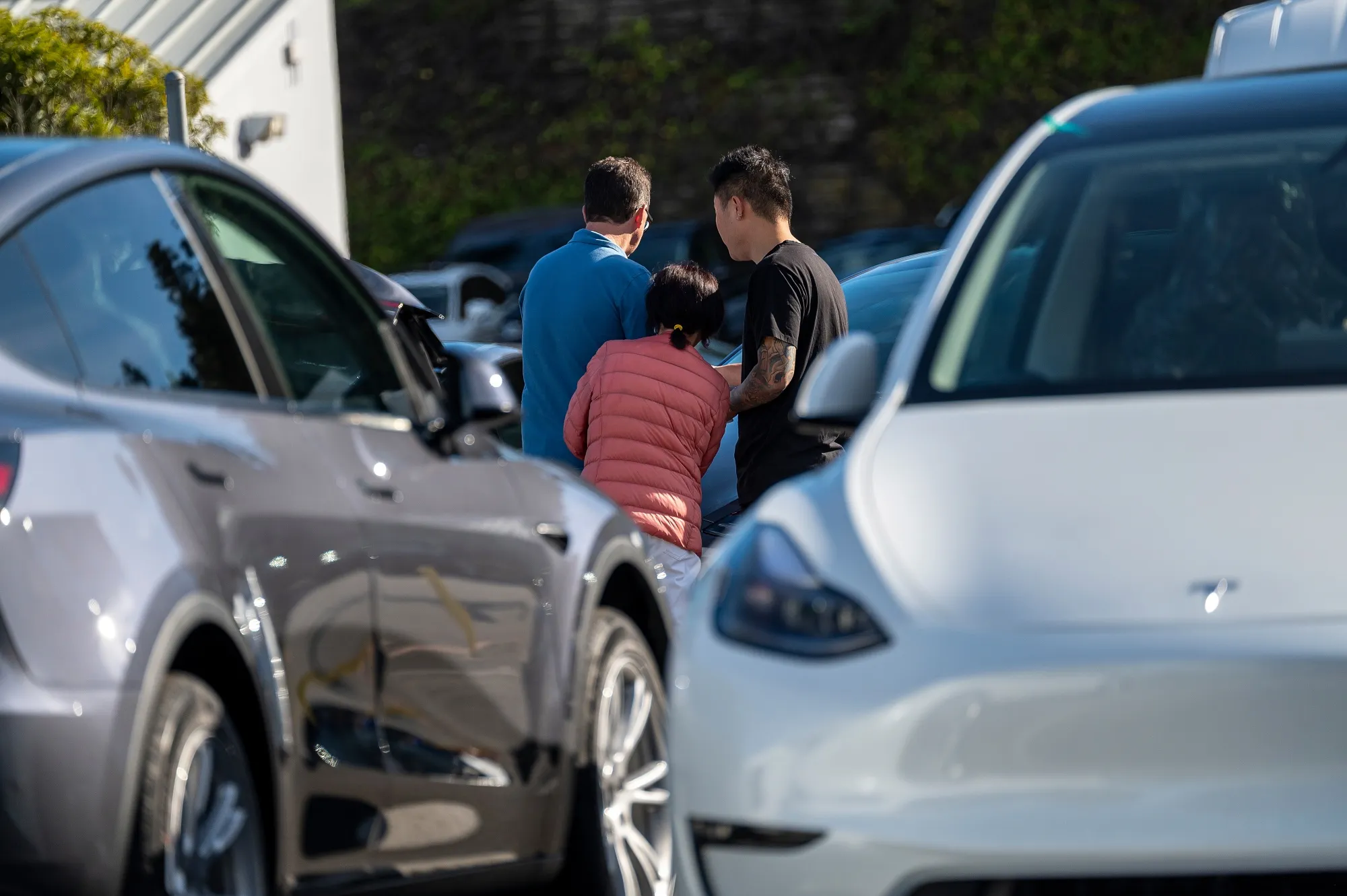 テスラ、リース依存度が急低下－相次ぐ値下げで車両の残存価値に打撃