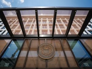 みずほ、シンガポールの裁判所で鉄鉱石商社ラディアントを提訴 - Bloomberg