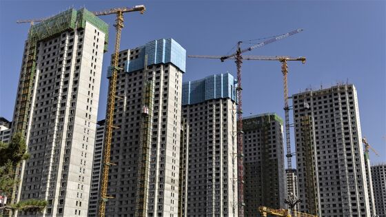 China Developers’ Sales Plunge as Evergrande Crisis Spreads