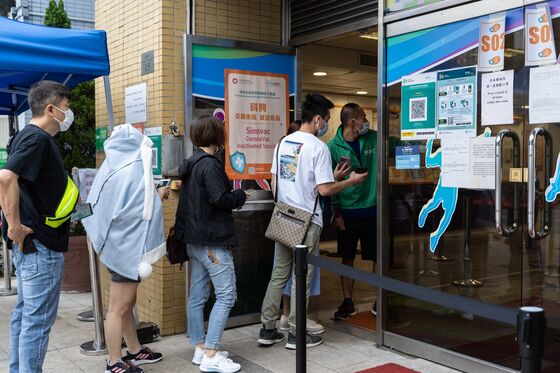 Hong Kong Vaccine Bookings Double as Young Adults Sign Up