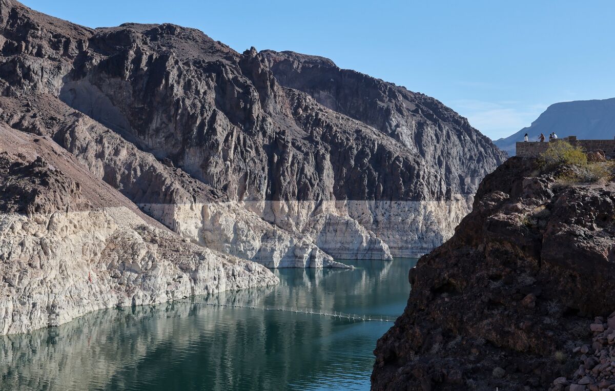 Colorado River Water Plan Postpones Reckoning With a Drier Future