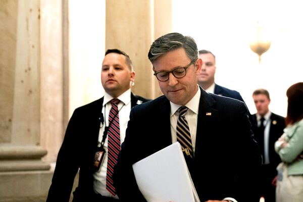 Bessent, GOP Huddle On Taxes As Economic Tension Builds