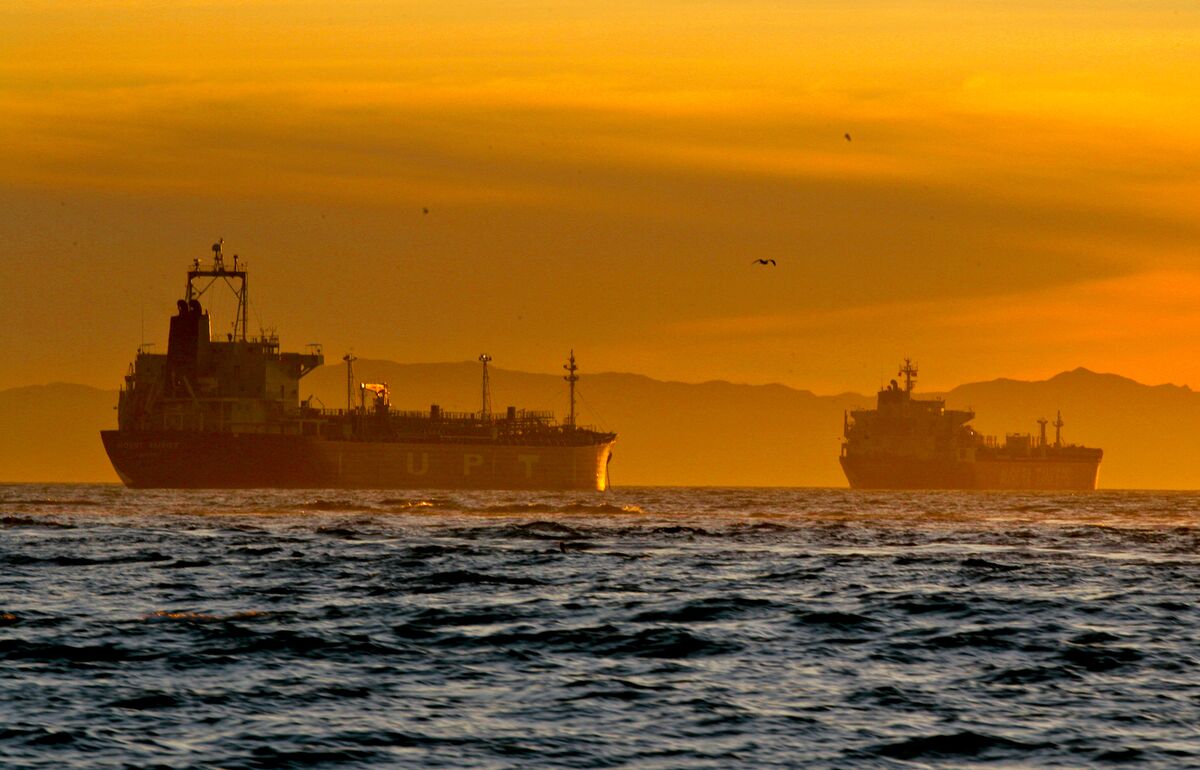 Rising Oil Shipping Costs Pile Pressure on Crude Markets - Bloomberg