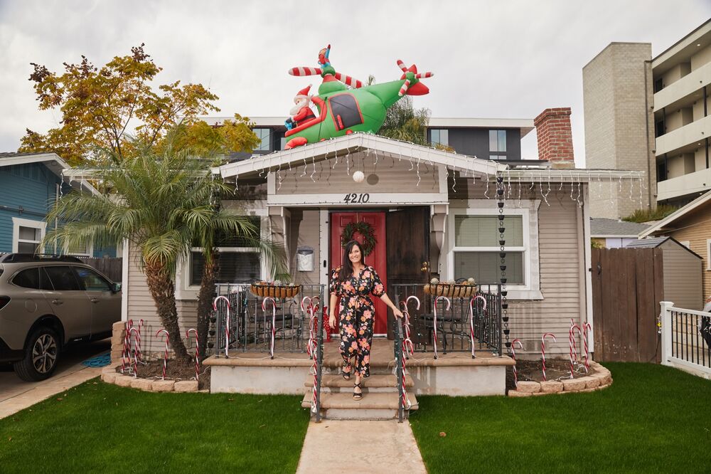 Sara France, the first person to rent out her entire home on Airbnb, still lives in that home in San Diego, California.