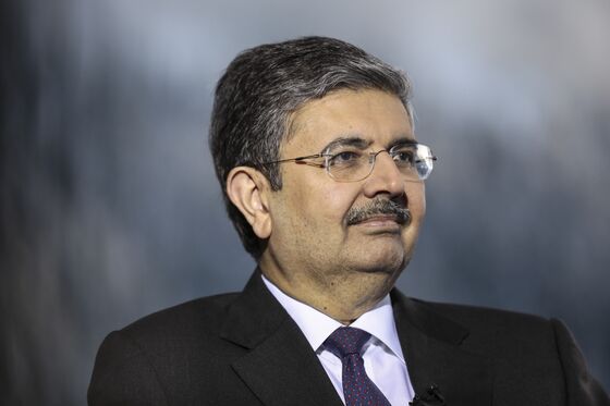 Kotak Mahindra Shares Fall as India Caps Founder-CEOs’ Term