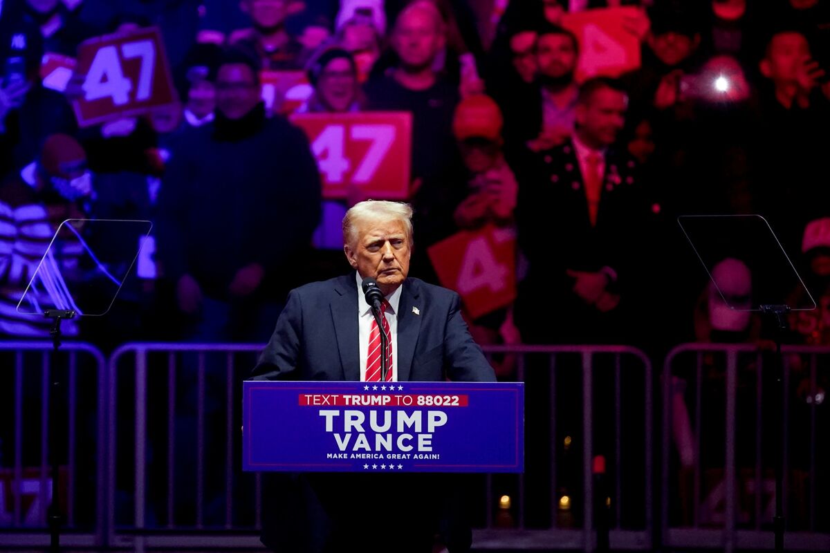 トランプ氏、「米国の衰退」終わると宣言－就任式前夜に首都で演説 - Bloomberg