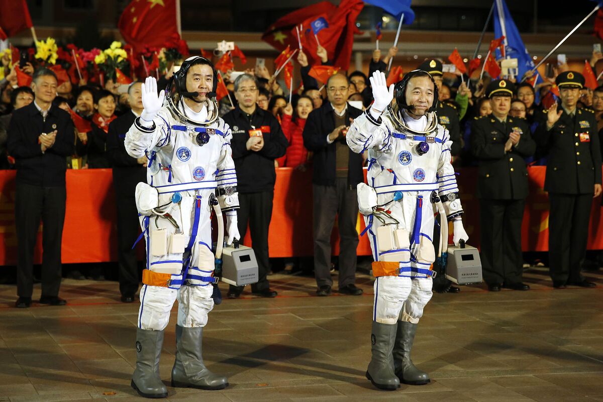 China Sends Astronauts Into Space for Longest Mission Yet - Bloomberg