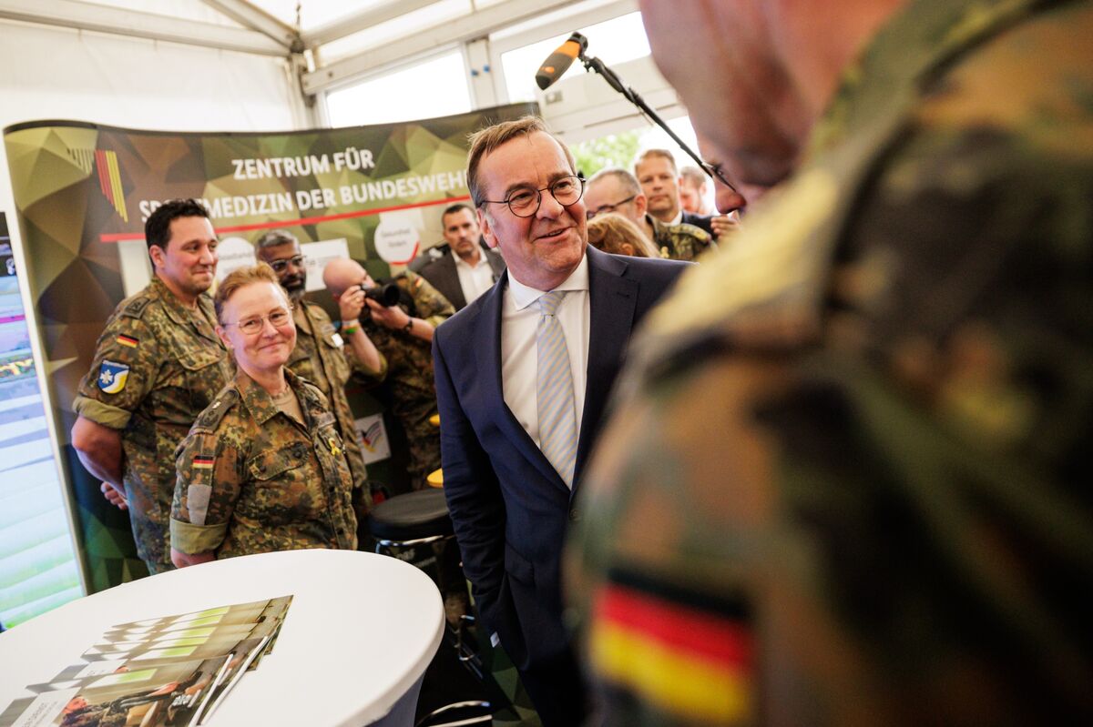 Merz Launches Bid to Lure More Recruits Into German Armed Forces