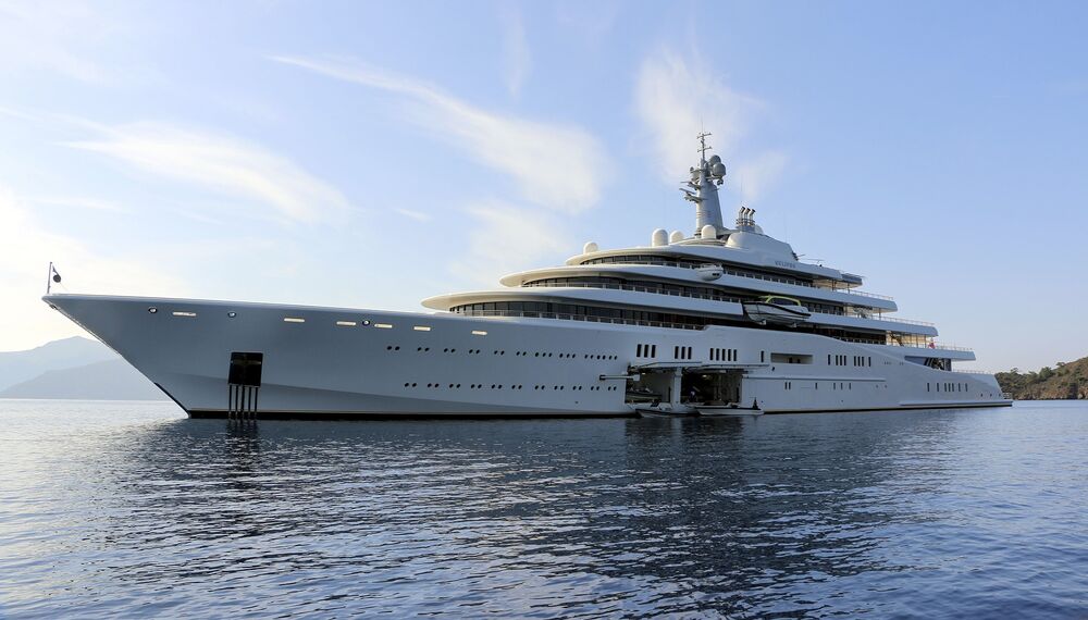 Superyachts in Caribbean Swell as Wealthy Hit St. Maarten - Bloomberg