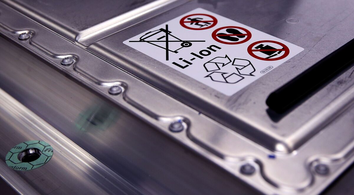 India Plans $1.4 Billion in Aid to Spur Battery Parts Output