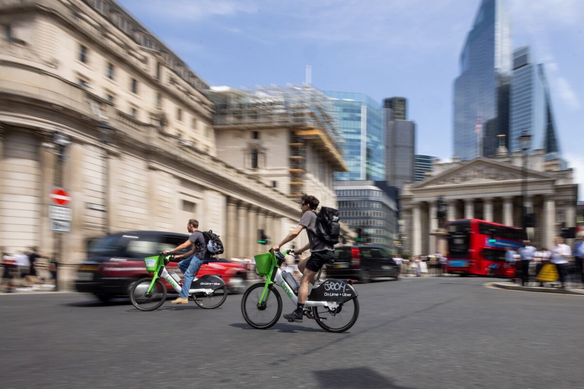 bloomberg.com - Julian Harris - Politics Still Trumps Economics in Determining Britain's Future