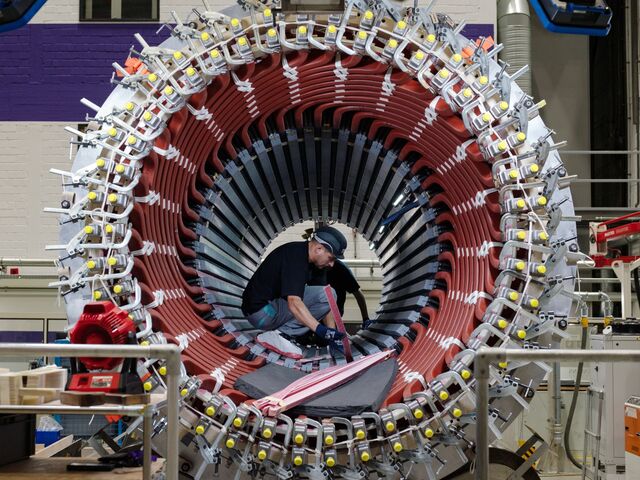 Precision engineering enables huge amount of current to flow into and out of the synchronous compensator.