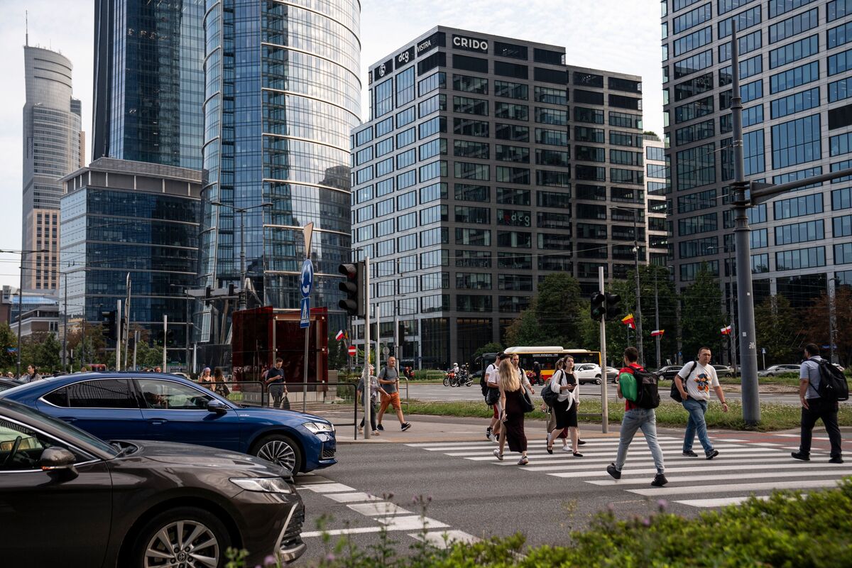 Poland’s Growth Accelerates More Than Forecast in Boost for Tusk