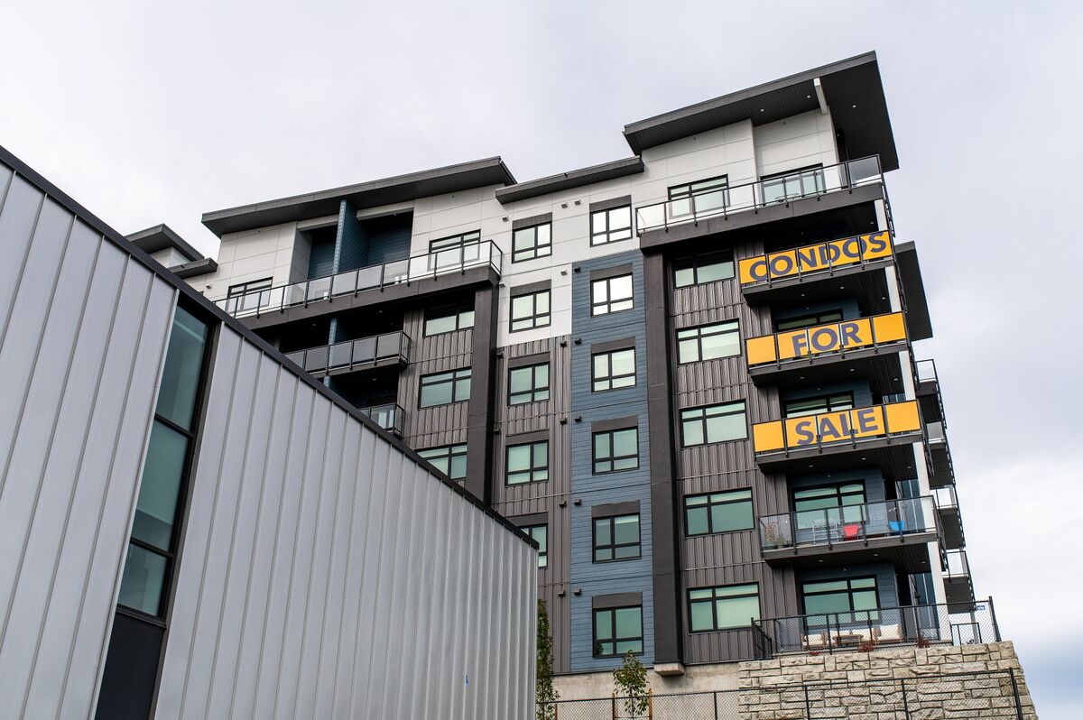 Canadian Housing Market Resumes Gains as Lower Rates Spur Demand