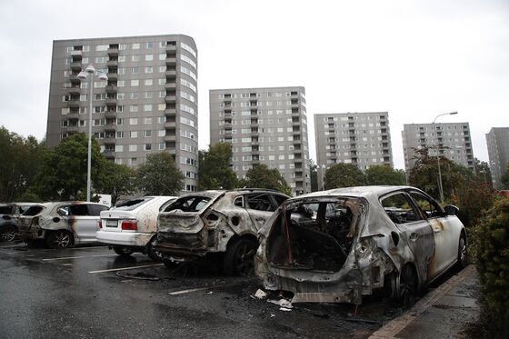 Youths Burn More Than 80 Cars in Southern Sweden Overnight