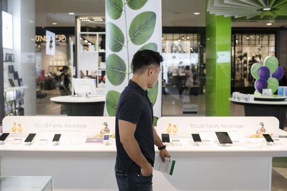 Canada Tells Wireless Firms to Sell Access to Networks