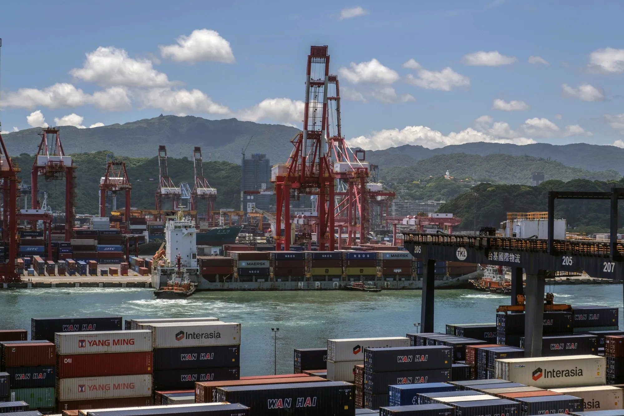 Shipping container operations&nbsp;at the port in Keelung, Taiwan.