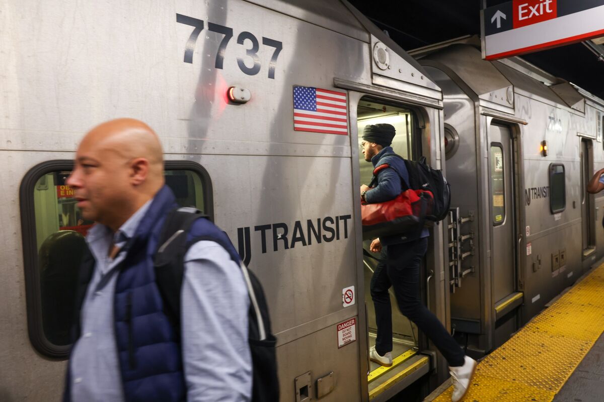 🟪"Fermata Imminente: Sciopero dei Macchinisti della New Jersey Transit Interrompe il Servizio Ferroviario"