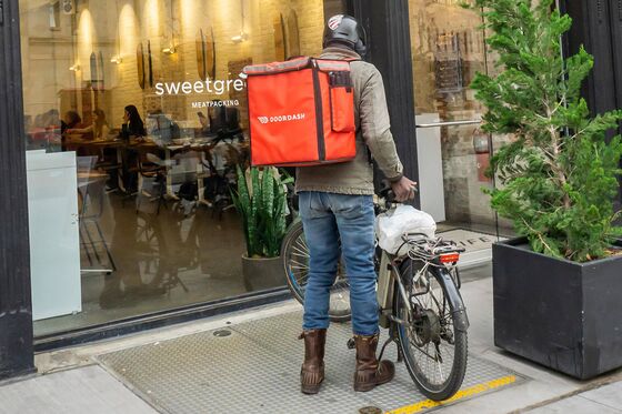 DoorDash and Amazon Customers Find a Tipping Loophole: Give Cash