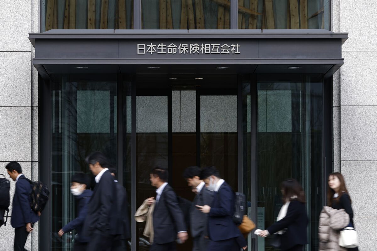 Nippon Life to Reduce Yen Bond Holdings Amid Iran Uncertainty