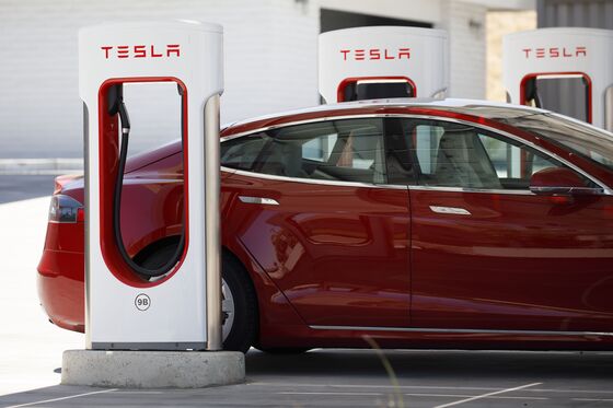 Hertz Order for 100,000 EVs Sends Tesla Value to $1 Trillion