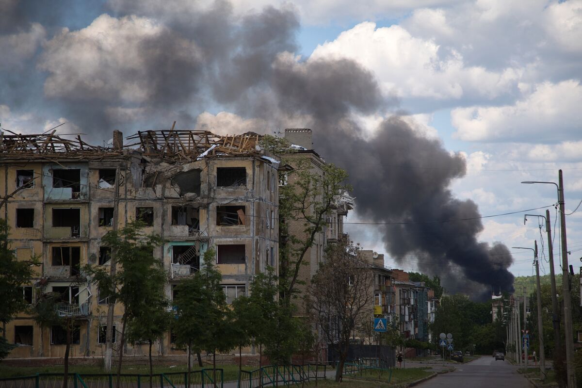Putin's Glide Bombs Are Turning Ukraine's Fortress City Into Rubble