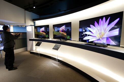 Sony Raises Annual Profit Forecast on Asset Sales, Weaker Yen