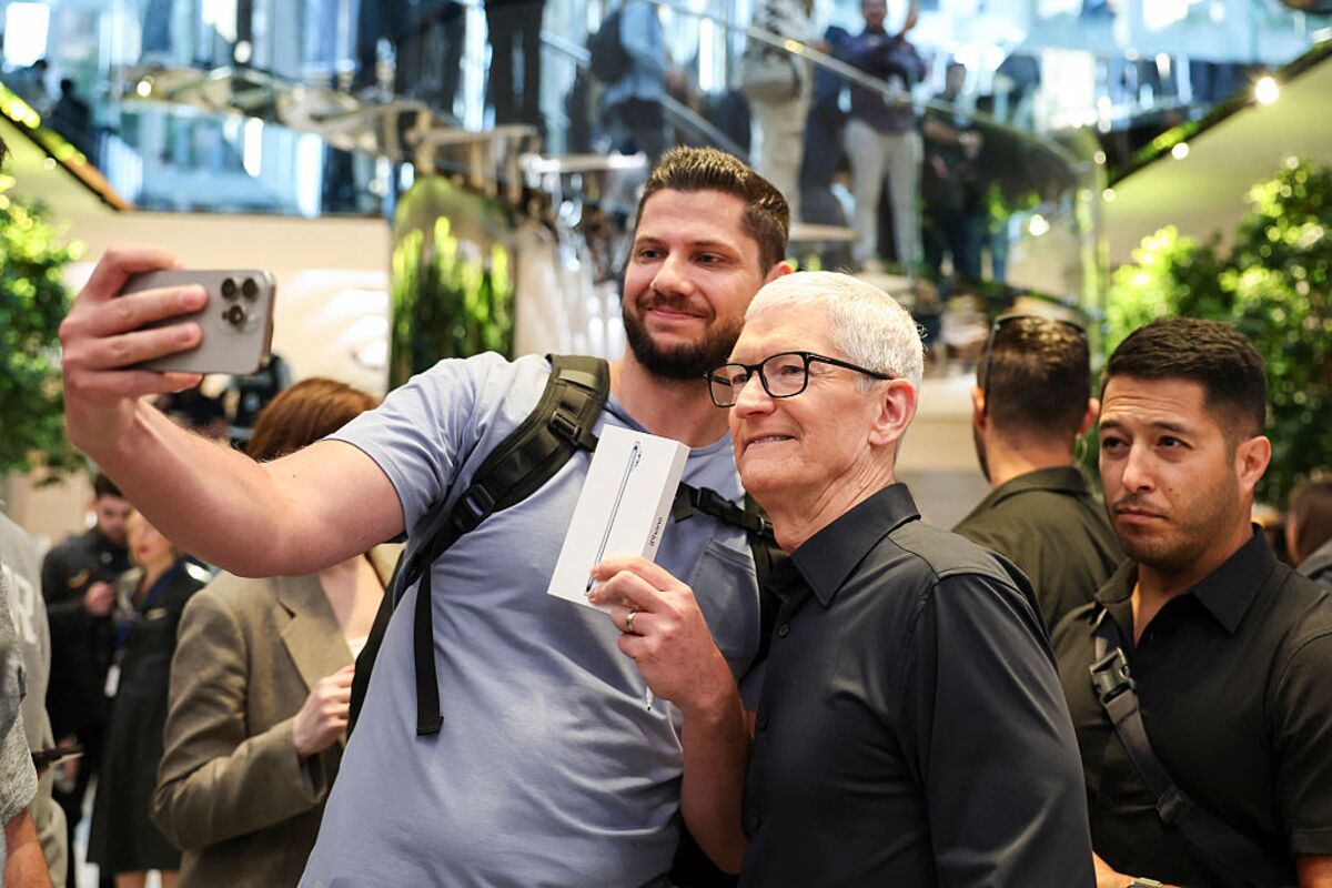 Apple Earnings: iPhone Maker Gives Itself the Toughest Act to Follow ...