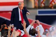 Trump’s Freezing Of GOP Primary Field Underscored By Iowa Visit