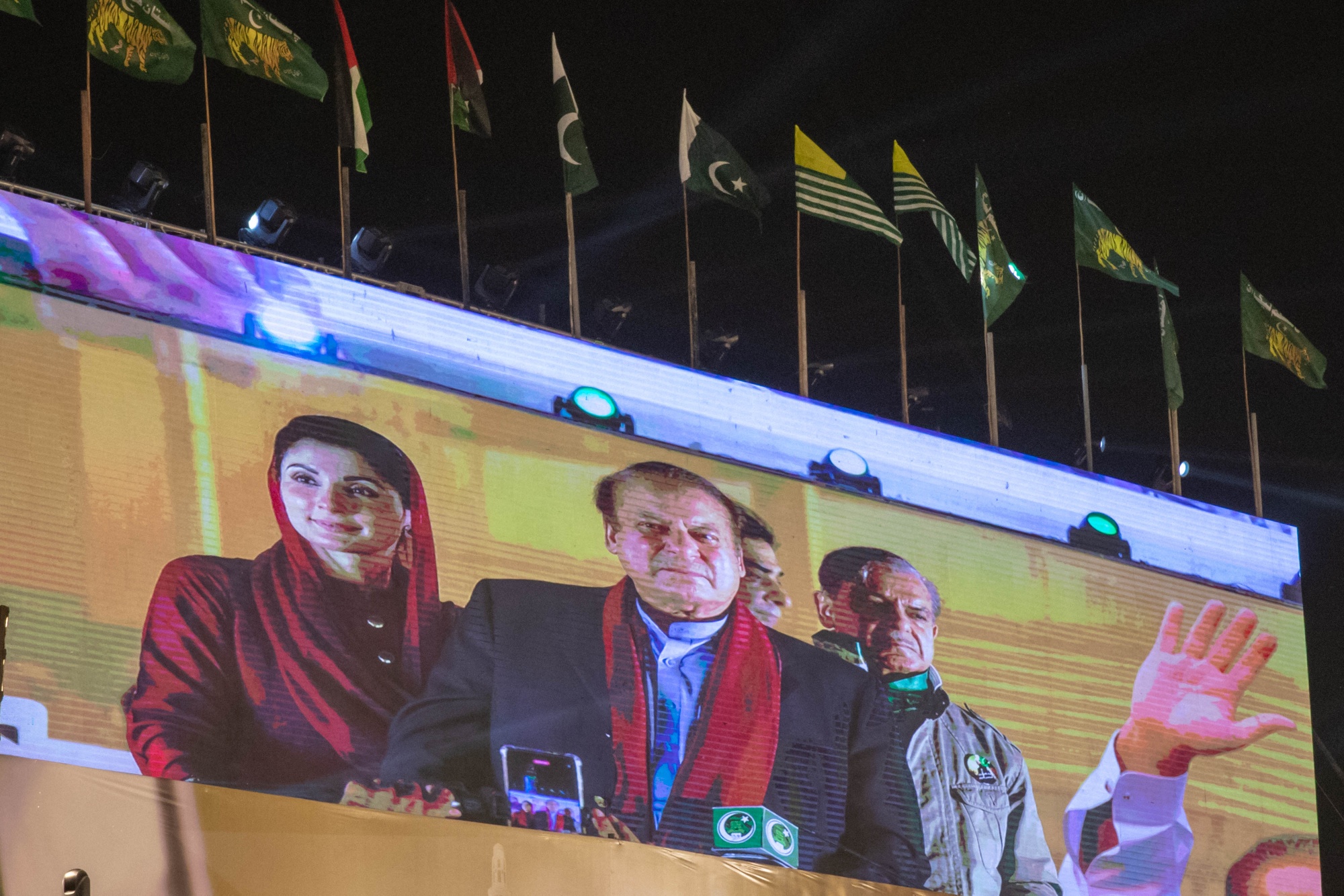 Former Pakistan Prime Minister Sharif Returns After 4 Years - Bloomberg