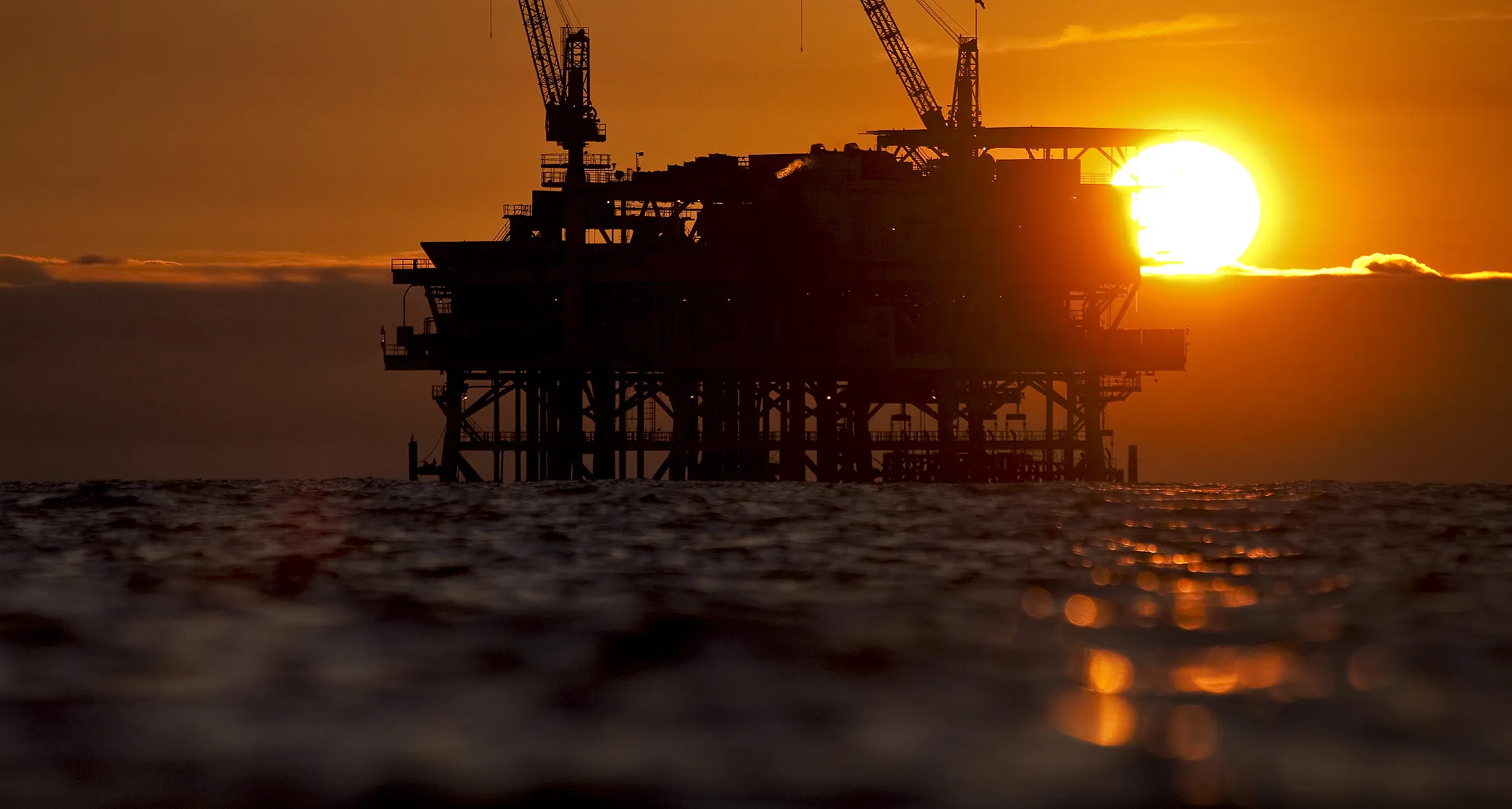oil rig sun