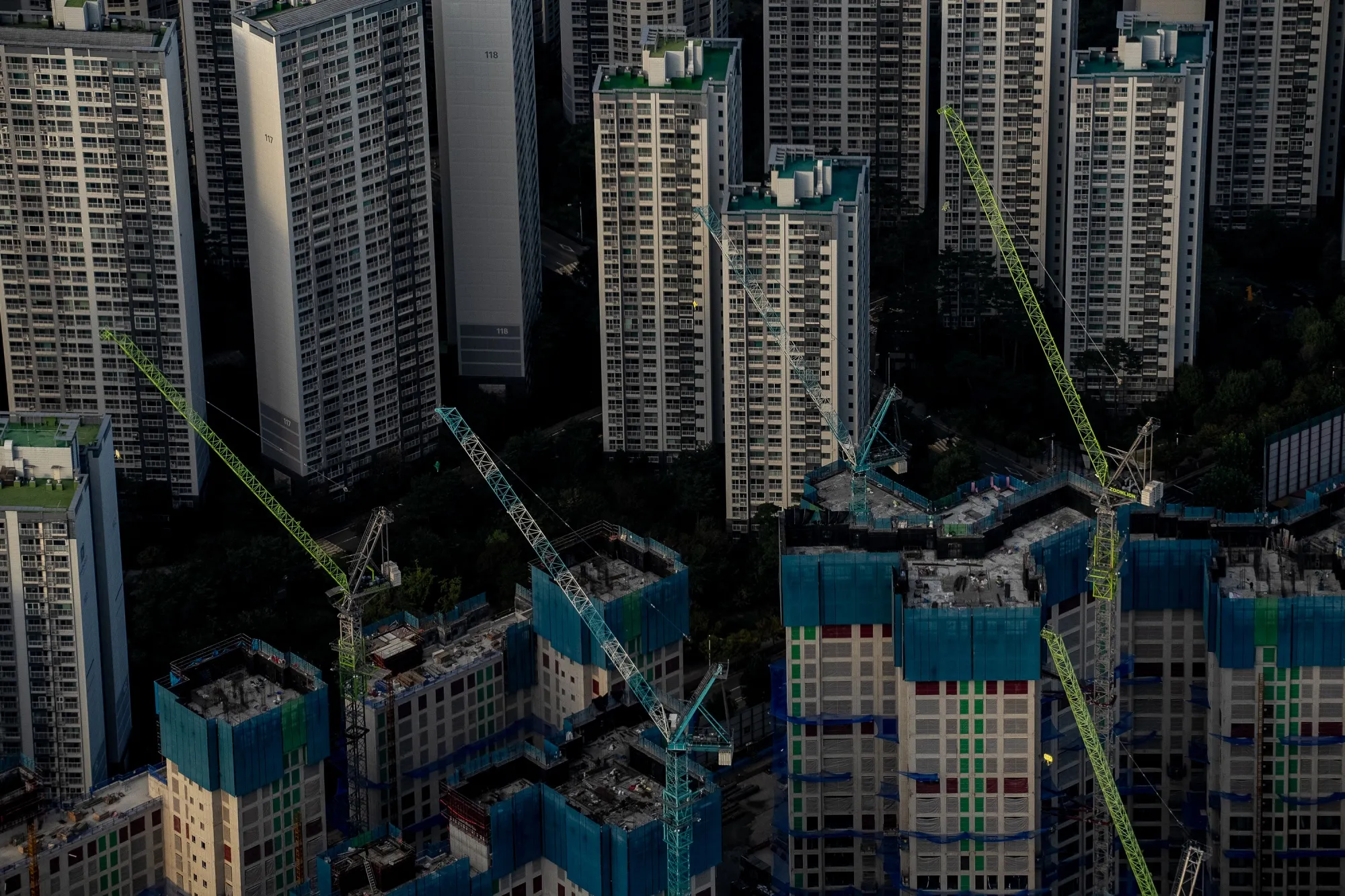 Apartment buildings under constructions in Seoul on Oct. 5.