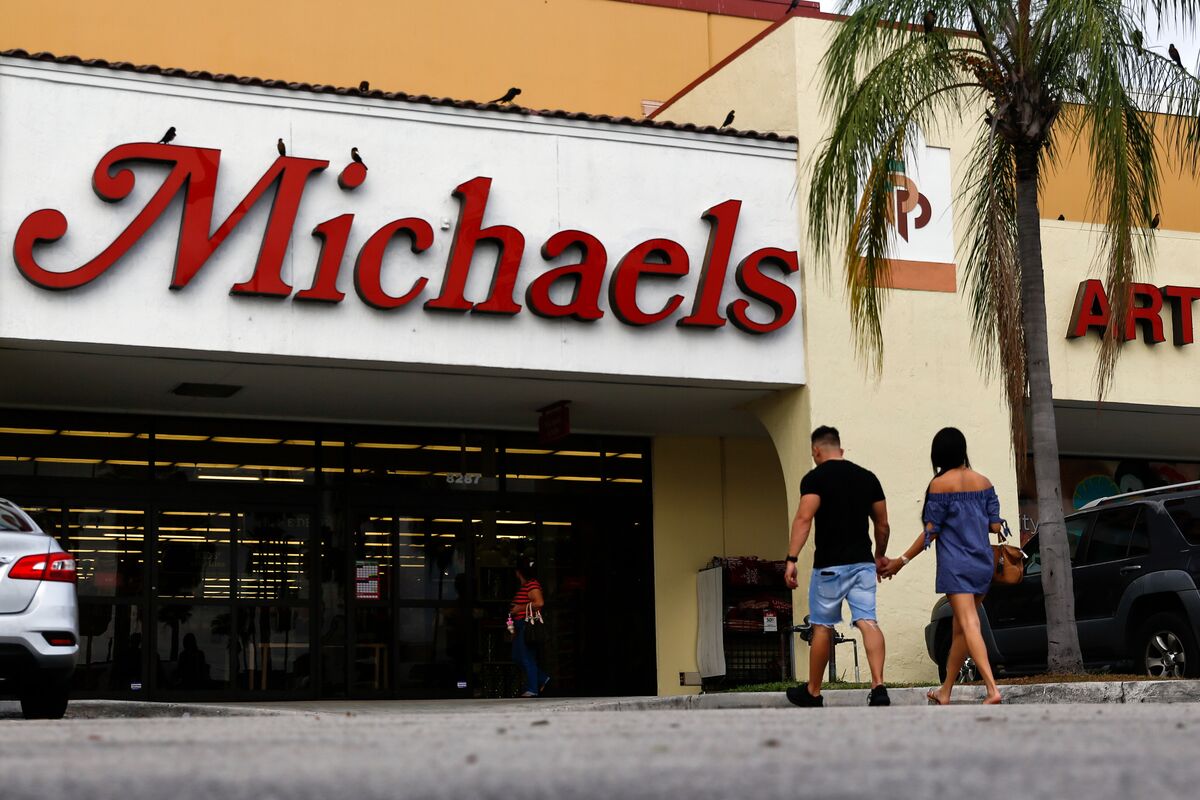 Apollo-Backed Michaels Wins S&P Ratings Lift After Cutting Debt