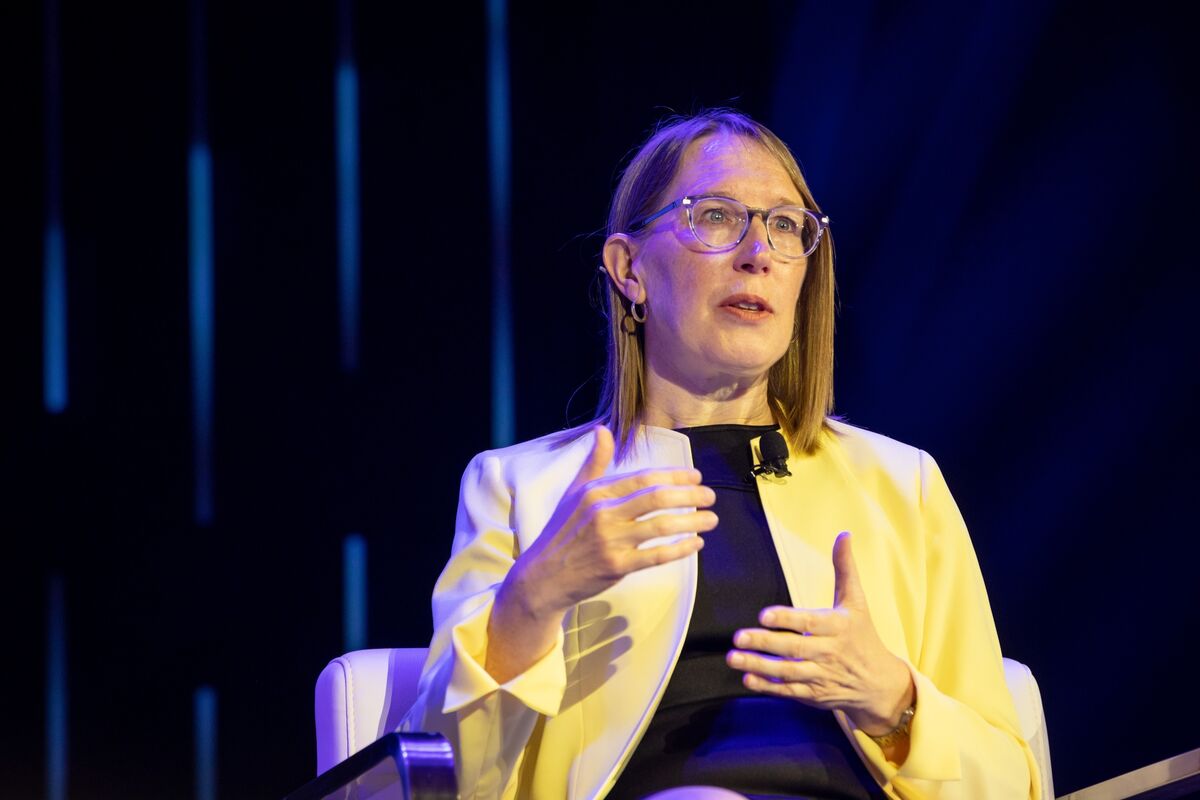 Podcast: The SEC's Hester Peirce on Bitcoin and Crypto ETFs - Bloomberg