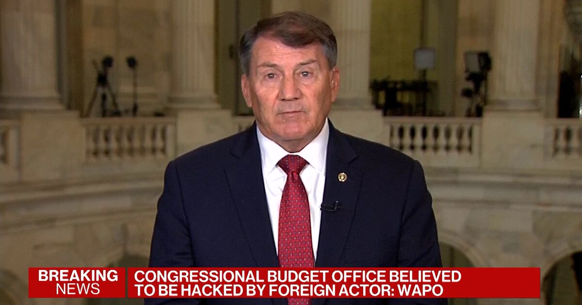 bloomberg.com - Sen. Rounds on Flight Cuts, Food Aid, Shutdown Latest