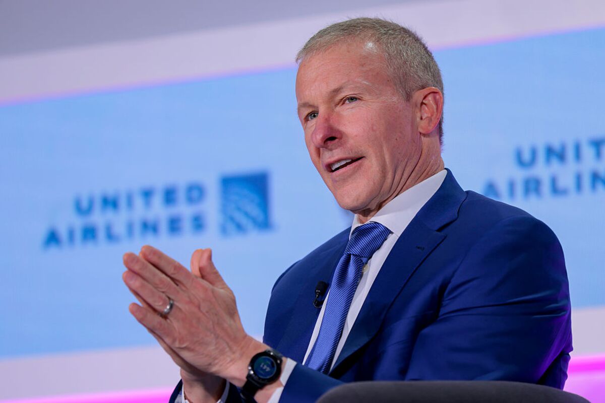 bloomberg.com - Leen Al-Rashdan - United Airlines CEO Rips Into Rolls-Royce for Lack of Support