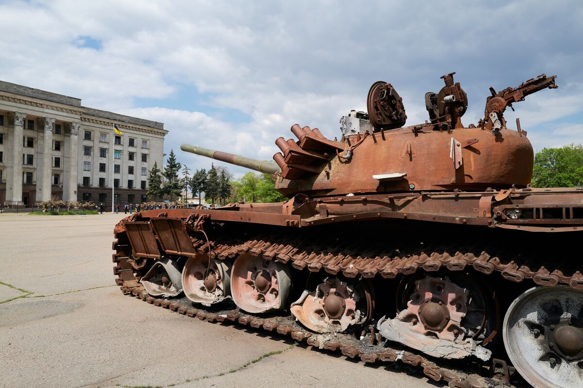 Russia Piles Up Debt as Costs of War in Ukraine Outrun Budget