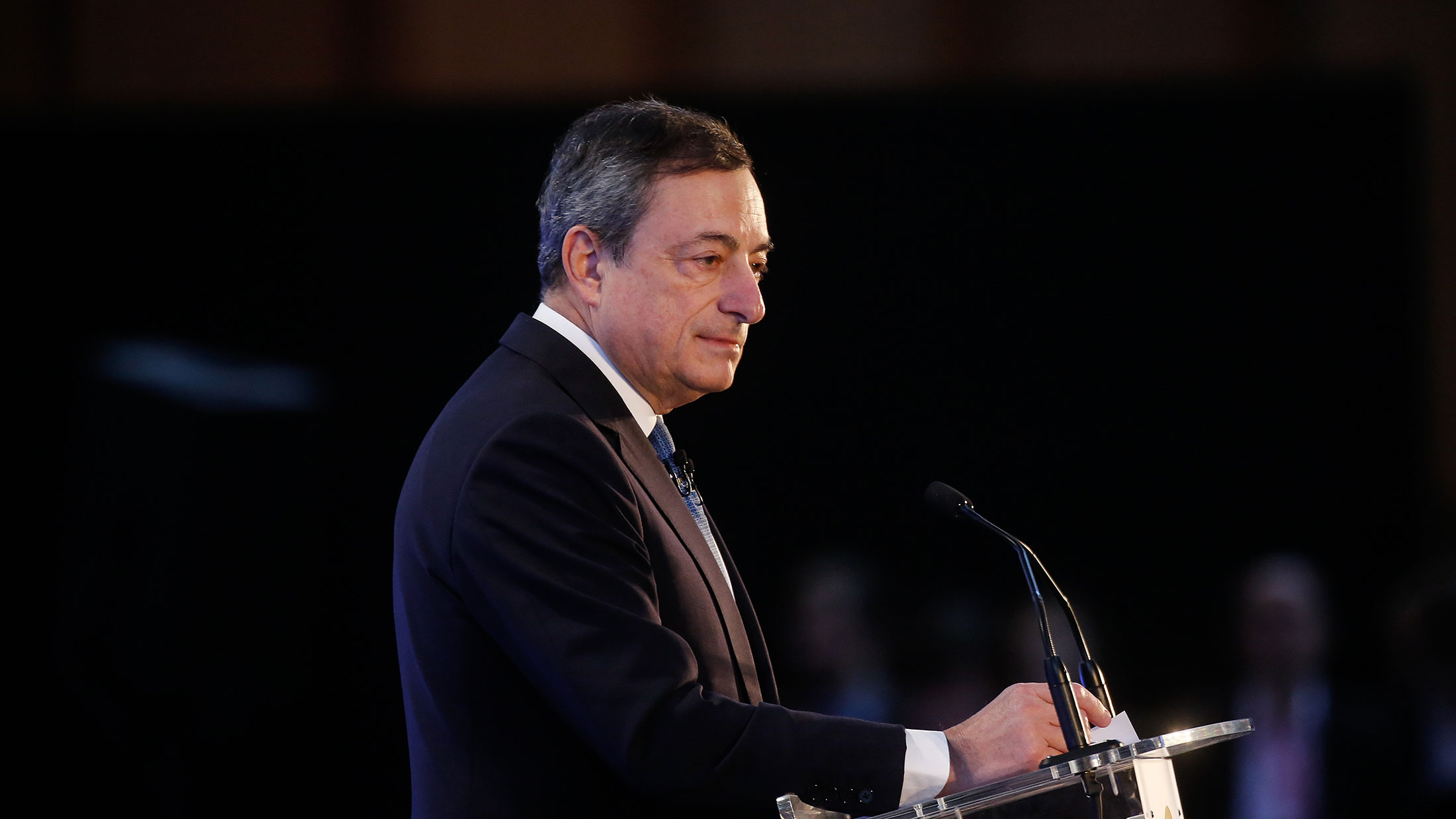 Mario Draghi, president of European Central Bank, speaks at the Bank of England Open Forum at the Guildhall in London on Nov. 11, 2015.
