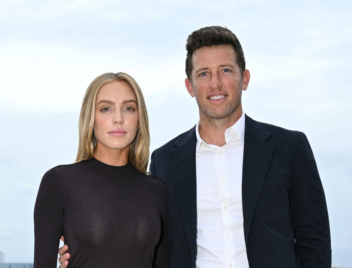 Alex Cooper, Eşi Skip Davranış Şikayetleri Nedeniyle Toplantıyı İptal Etti