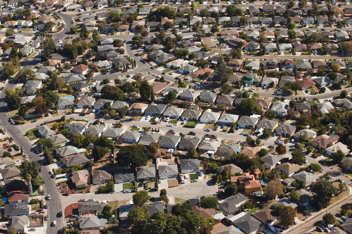 US Mortgage Activity Dips Again in Swift Reversal of Home Demand