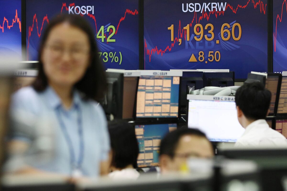 South Korea Stocks Tumble as Investors Question Moon Tax Reforms