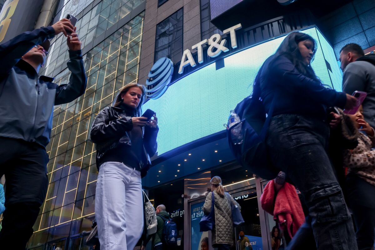 AT&T Beats on Profit Expectations, Raises Annual Guidance