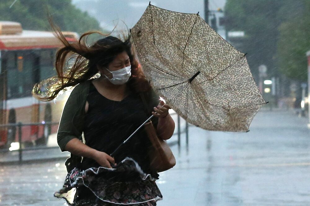 大型の台風18号四国に再上陸し北上、九州などで河川氾濫、交通に影響