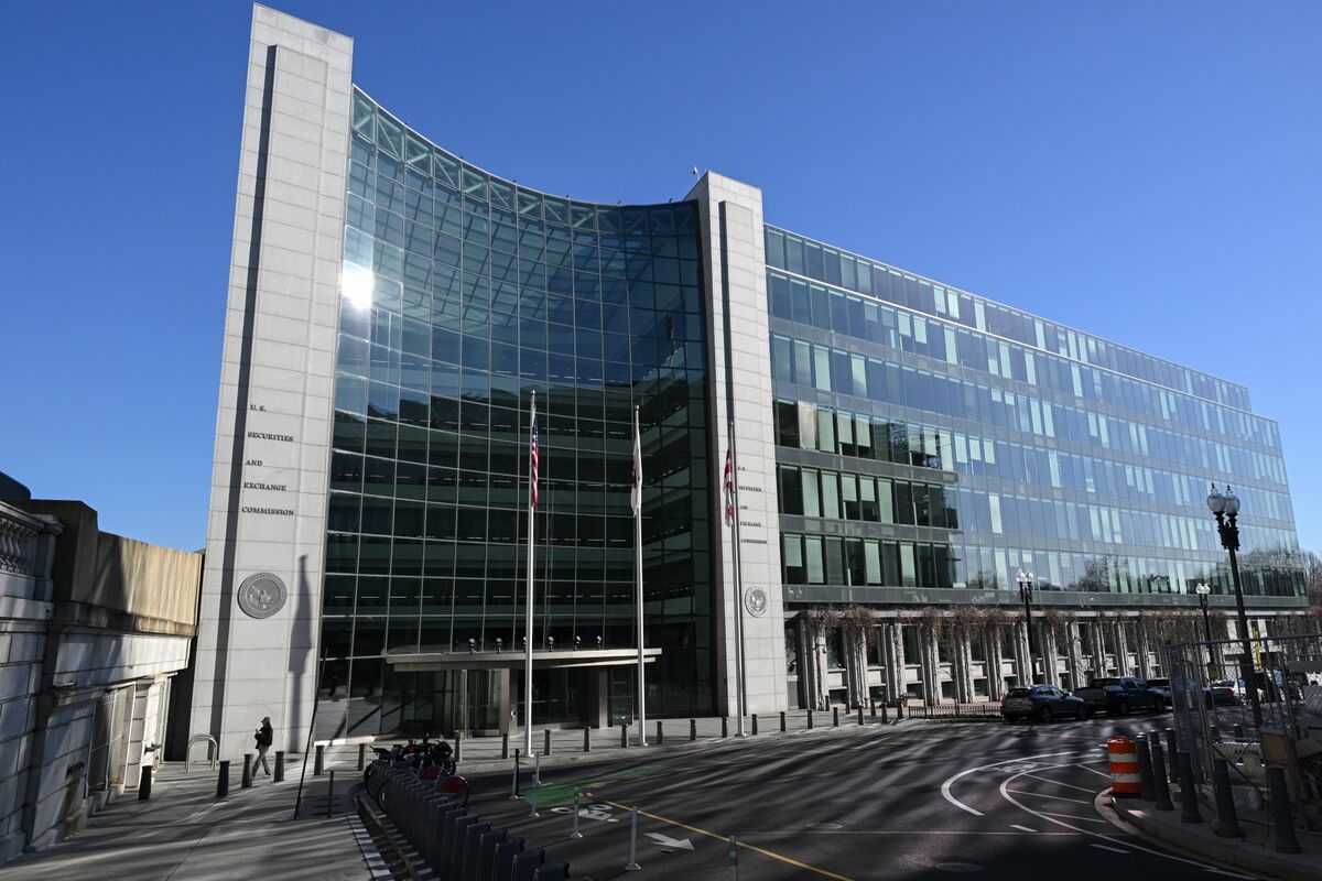 White House Reviewing SEC’s Crypto, Hedge Fund Disclosure Plans