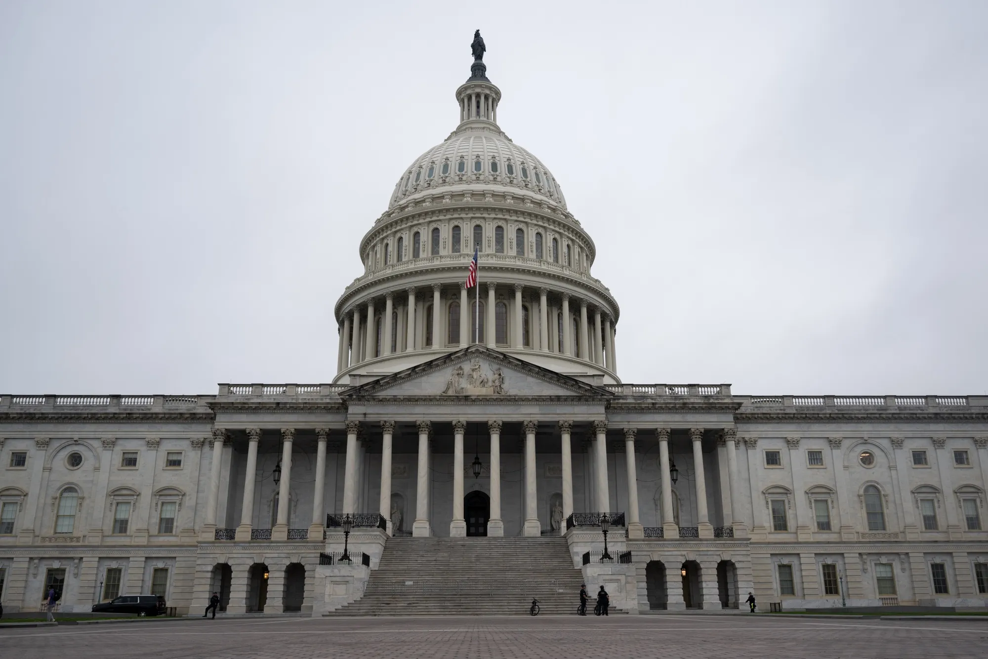 トランプ減税延長と債務上限引き上げに向け前進－米上院が決議案可決 - Bloomberg