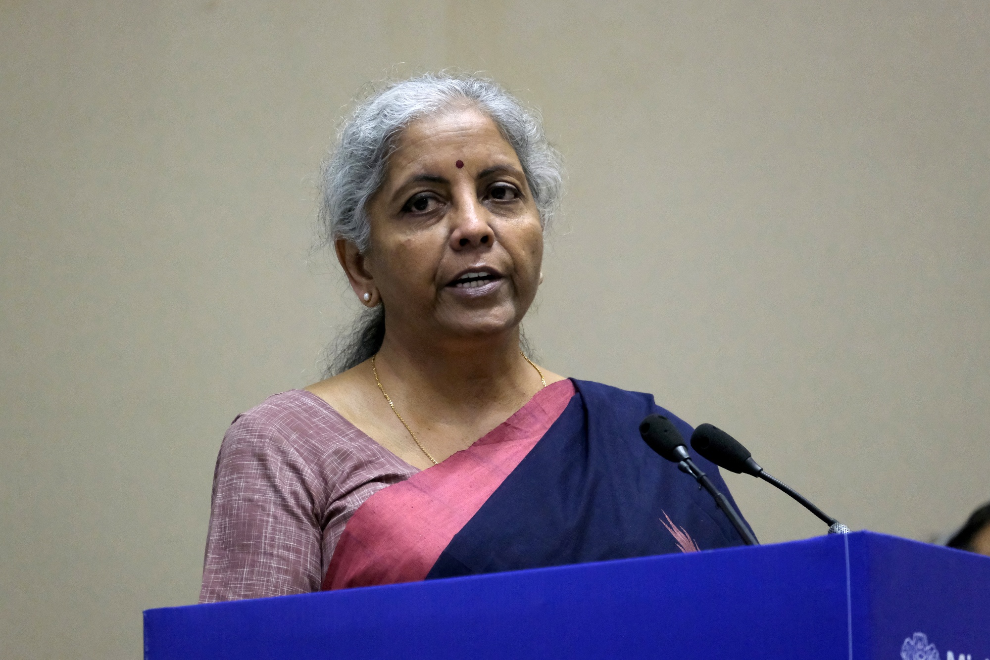 India FM Nirmala Sitharaman Confident Inflation Will Fall Next Year ...