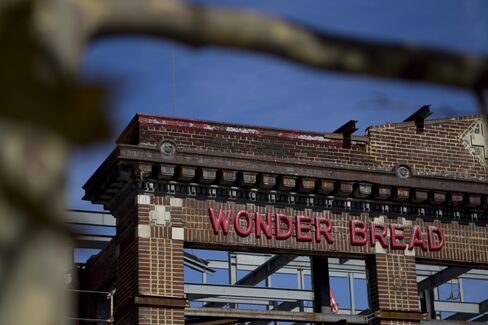 Hostess Wins Approval of Auction for Twinkies, Drakes Brands