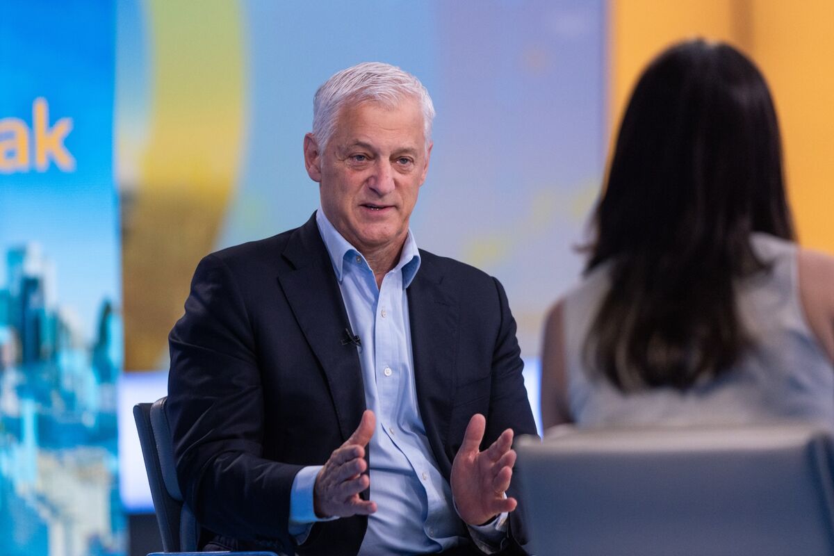 StanChart CEO Says Chinese and US AI Models ‘Similarly Capable’